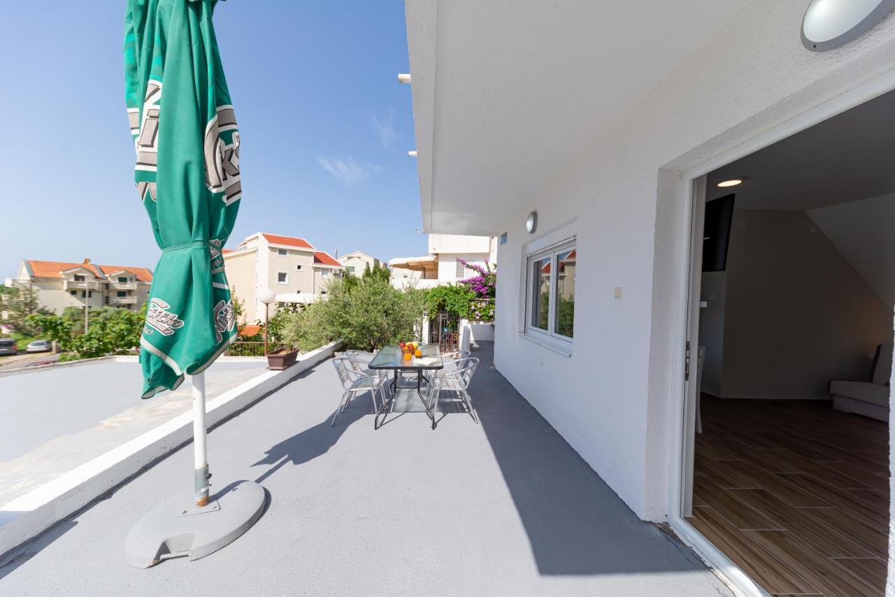 Apartments Vjera Petrovac Exterior photo